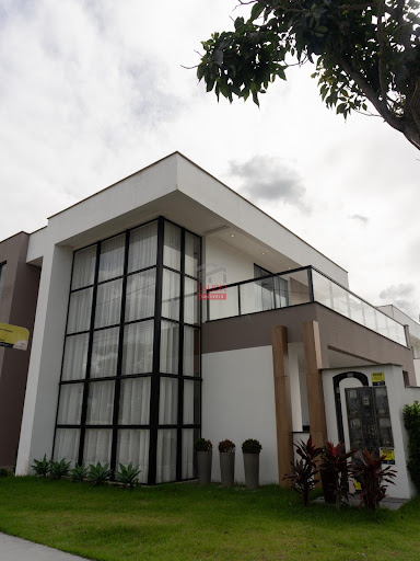 Casa de Alto Padrão á Venda- Cond. Arquipélago Manguinhos