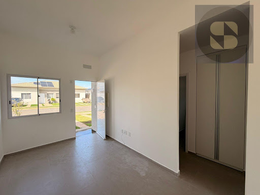 Casa de Condomínio à venda em Petrópolis - Várzea Grande | 3 dorms, 1 suíte, 80m²