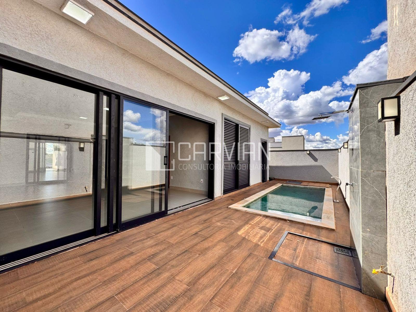 Casa à venda com 3 quartos, 5 banheiros, 4 vagas e 390m² no Residencial Alto do Castelo, Ribeirão Preto — foto principal