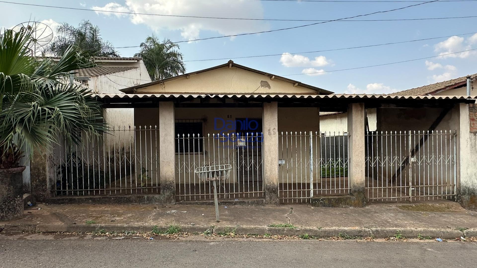 Casa à venda com 2 quartos, 1 banheiro, 1 vaga e 250m² no São Domingos, Araxá (MG) — foto 2 de 11