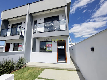 Sobrado à Venda em Barra do Aririu, Palhoça - 2 Suítes, 83m²