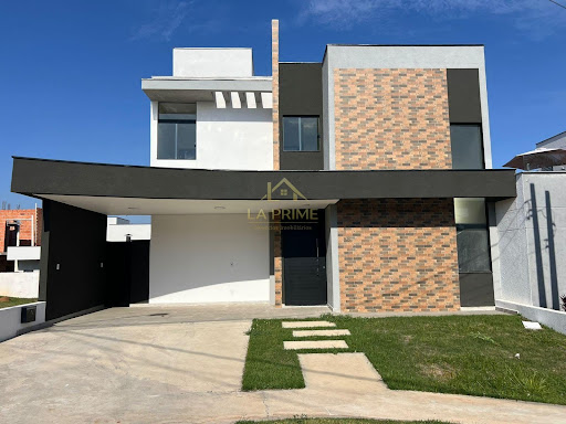  Casa à venda no Condomínio,  Terras de São Francisco – 194,92 m2- 03 Dormitórios sendo as 03 suítes, 04 Banheiros e 04 vagas