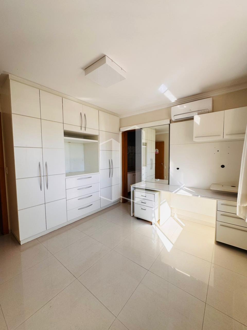 Apartamento à venda com 3 quartos, 3 suítes, 2 vagas e 140m² no Setor Bueno, Goiânia (GO) — foto 10 de 22