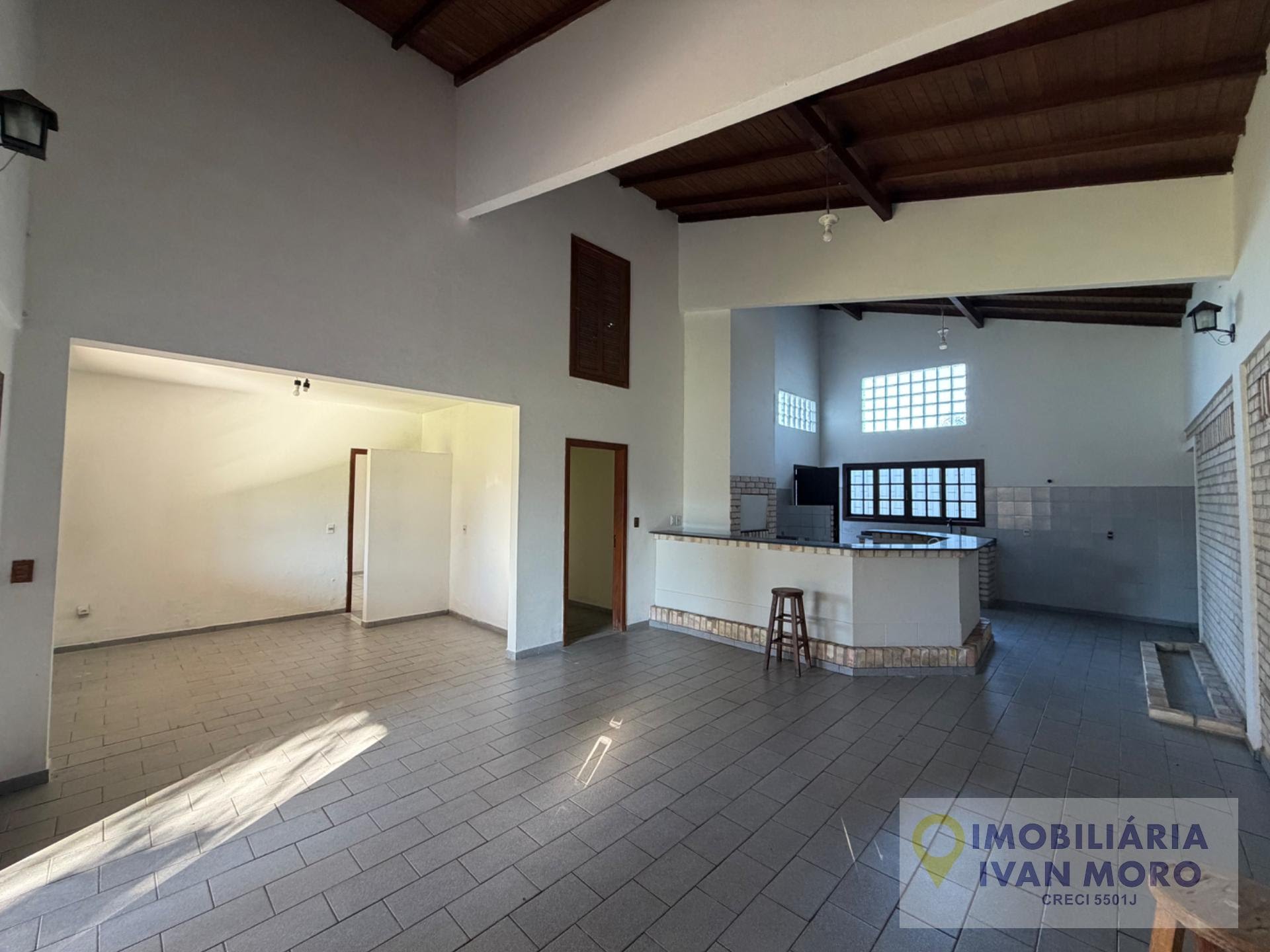 Casa à venda com 4 quartos, 2 suítes, 2 vagas e 180m² no Daniela, Florianópolis (SC) — foto 8 de 27