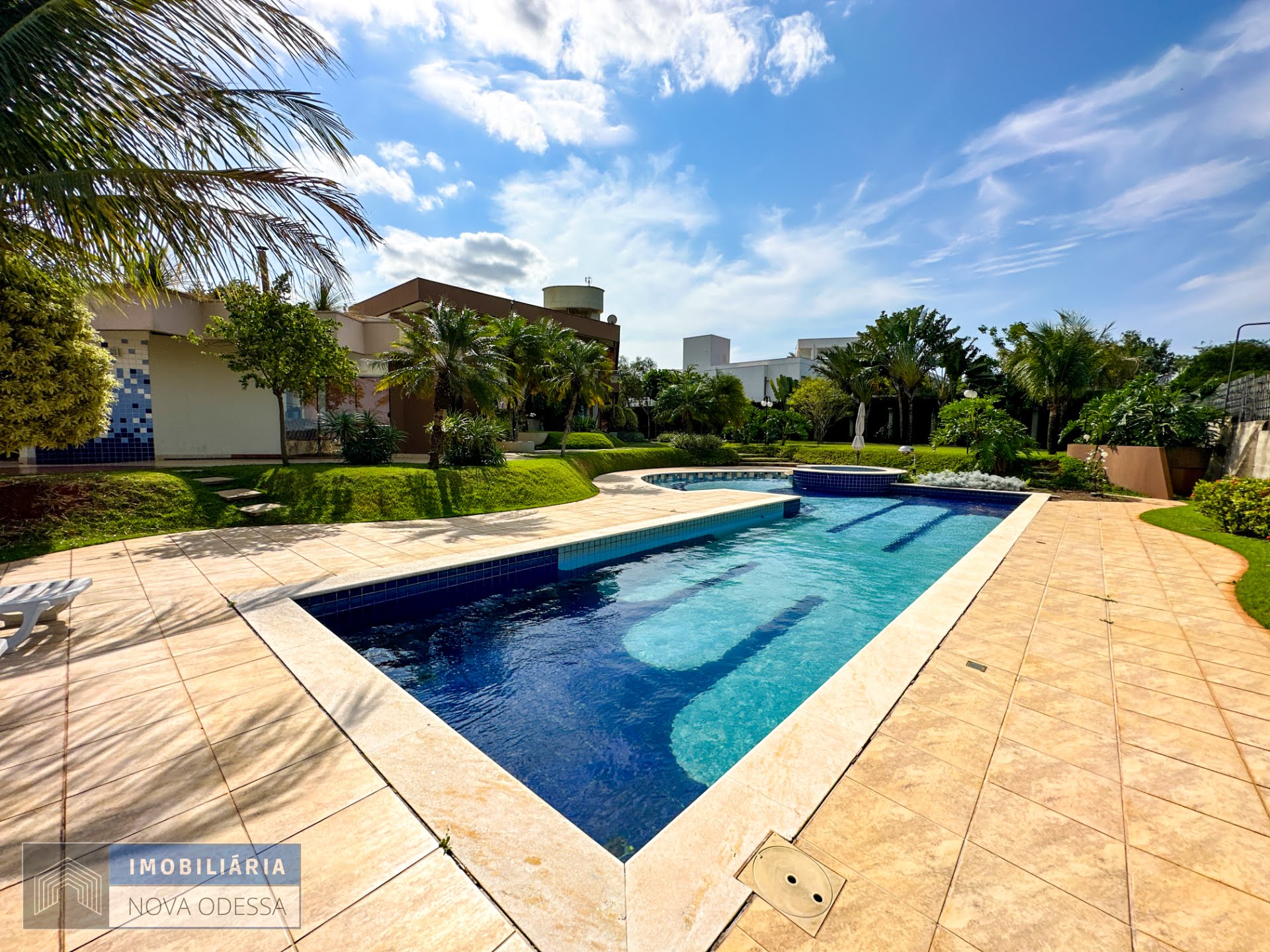 Casa de luxo com piscina em condomínio fechado - Americana