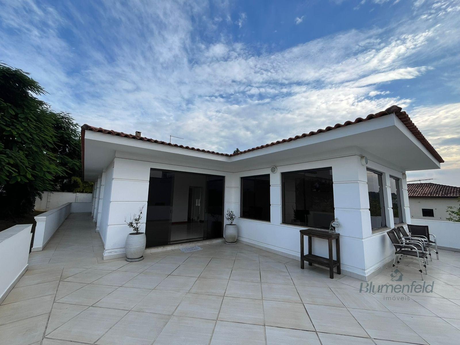 Casa para alugar com 3 quartos e 240m² no Arujazinho IV, Arujá — foto principal