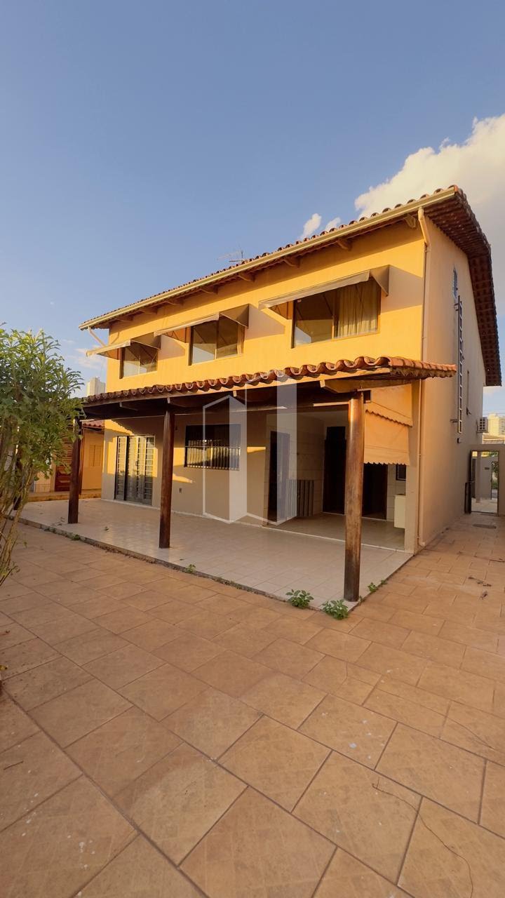 Casa, 4 quartos, 253 m² - Foto 1