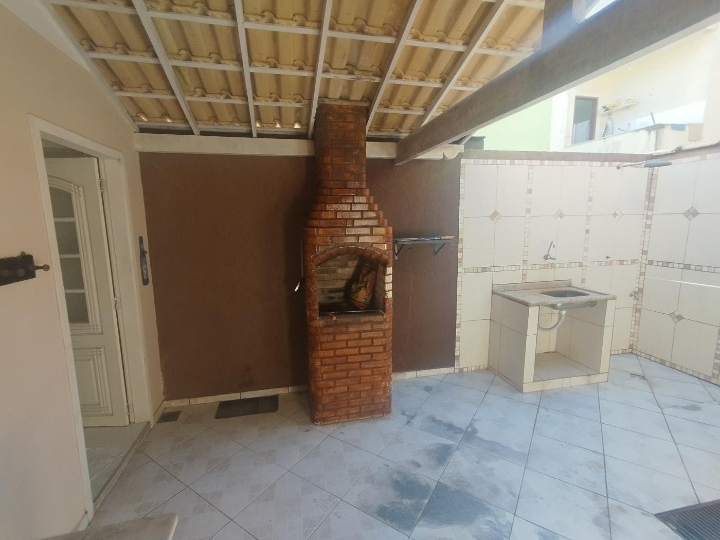 Casa à venda com 3 quartos, 1 suíte, 2 vagas e 130m² no Jardim Mariléa, Rio das Ostras (RJ) — foto 5 de 8