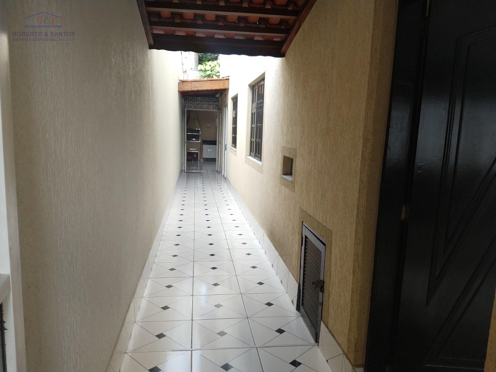 Corredor lateral, outra vista