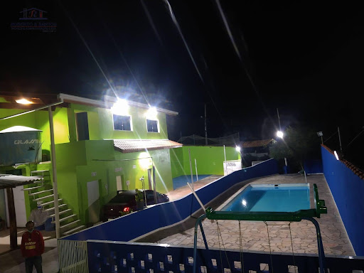 Vista noturna da casa