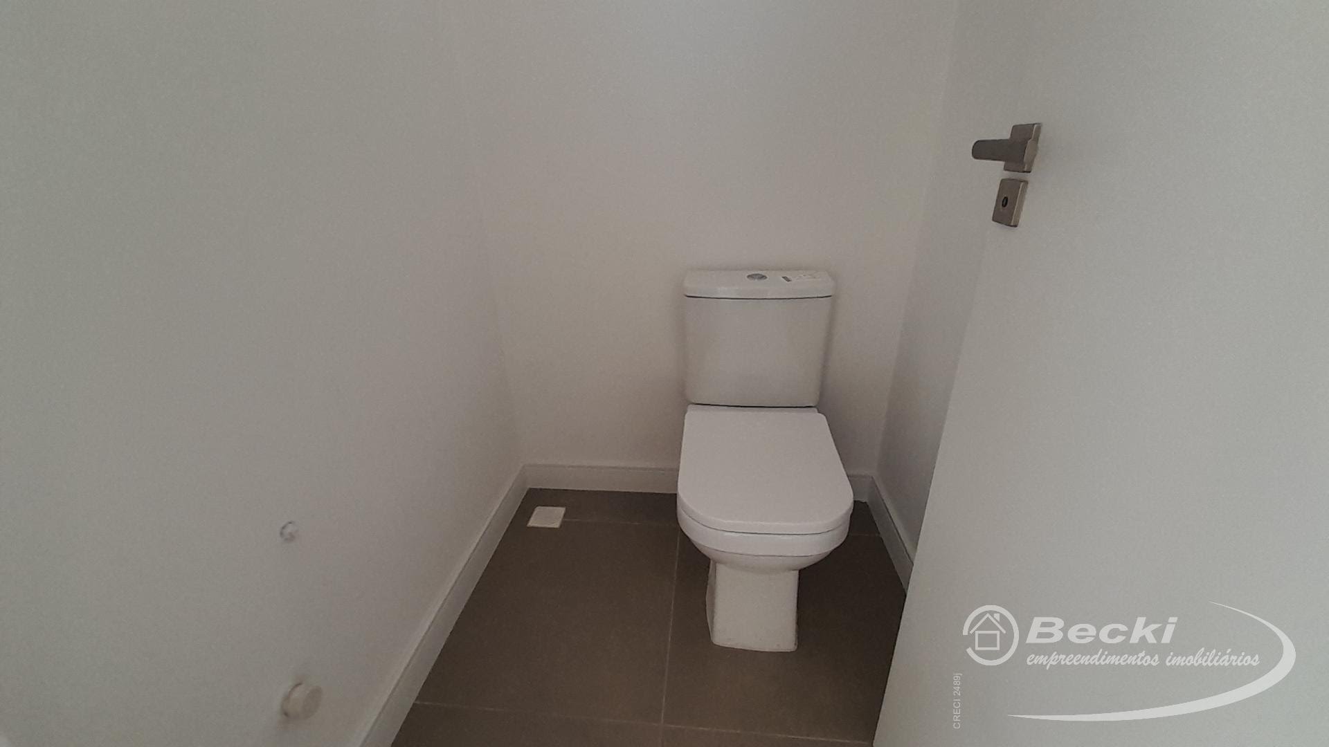 Casa à venda com 4 quartos, 1 suíte, 4 vagas e 131m² no Glória, Joinville (SC) — foto 8 de 22