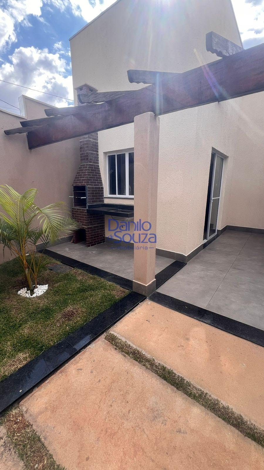 Casa à venda com 2 quartos, 1 banheiro, 2 vagas e 80m² no Jardim Europa V, Araxá — foto principal