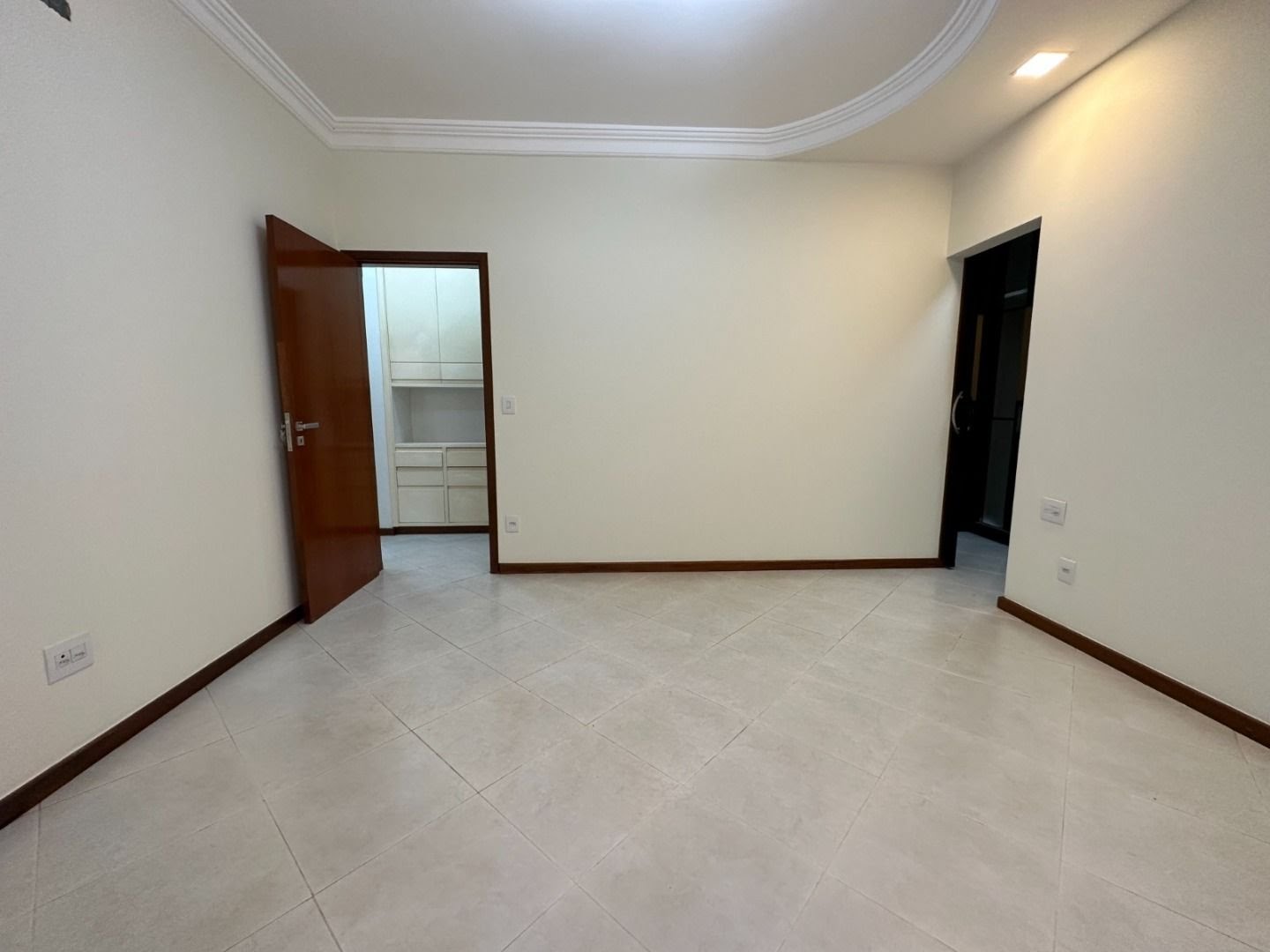 Casa à venda com 5 quartos, 3 suítes, 5 vagas e 324m² no Vila Tibério, Ribeirão Preto (SP) — foto 24 de 30