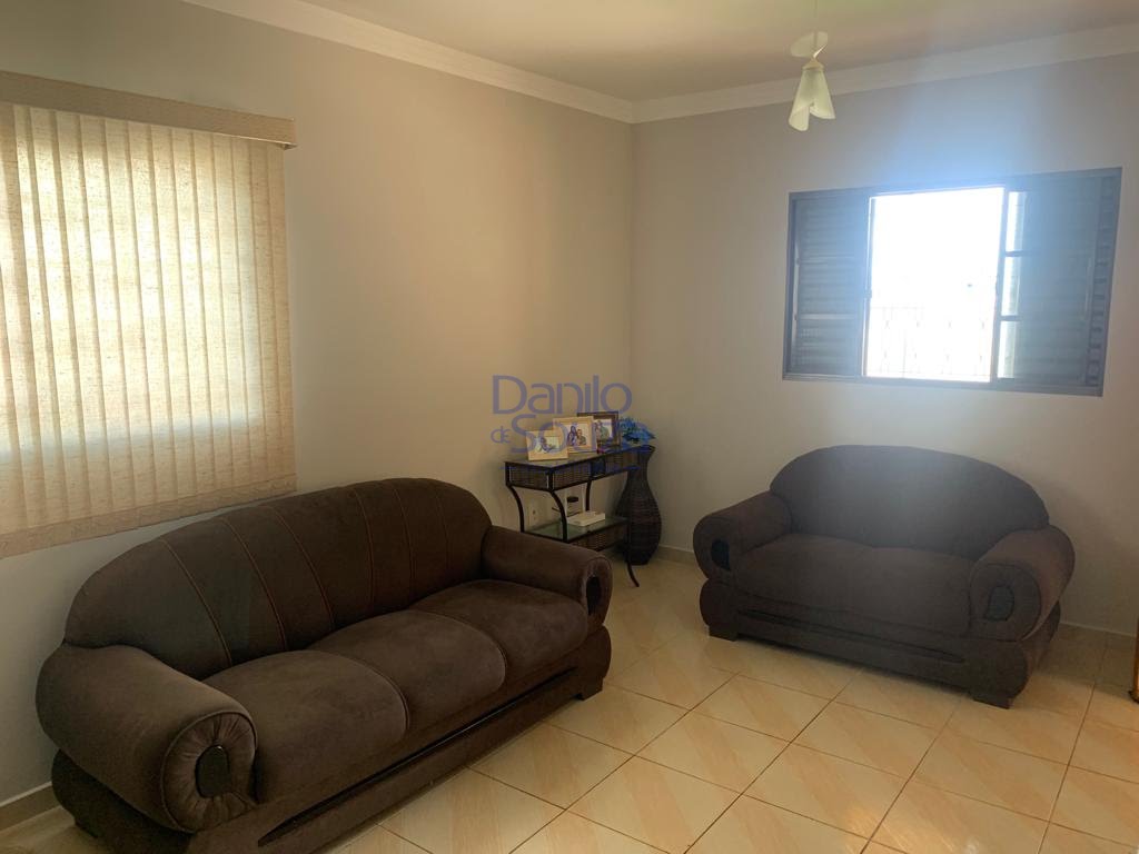 Casa à venda com 3 quartos, 1 suíte, 4 vagas e 410m² no Camuá, Araxá (MG) — foto 4 de 12