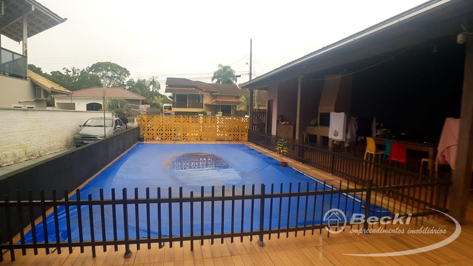 Sobrado à venda  no Santa Catarina - Joinville, SC. Imóveis