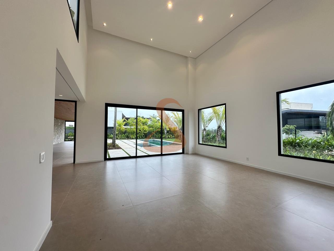 Sala Principal com pé direto duplo