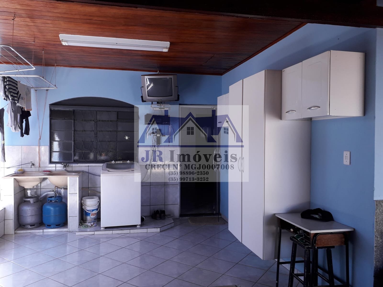 Casa à venda com 3 quartos, 2 banheiros, 2 vagas e 480m² no Centro, Piranguçu (MG) — foto 2 de 9
