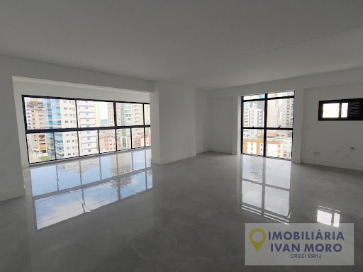 Apartamento  à venda em Meia Praia  -  Itapema, SC.