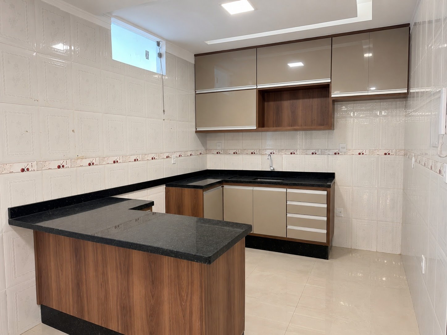 Casa à venda com 3 quartos, 2 suítes, 2 vagas e 273m² no Jardim Cruzeiro, Feira de Santana (BA) — foto 9 de 16
