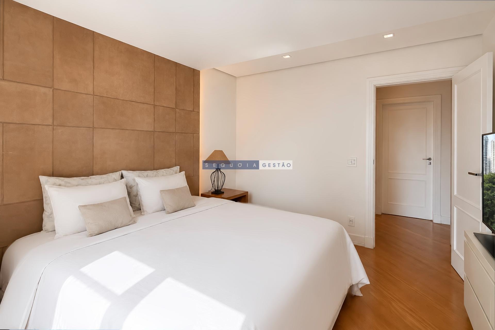 Apartamento à venda com 3 quartos, 3 suítes, 4 vagas e 315m² no Jardim Europa, São Paulo (SP) — foto 28 de 30