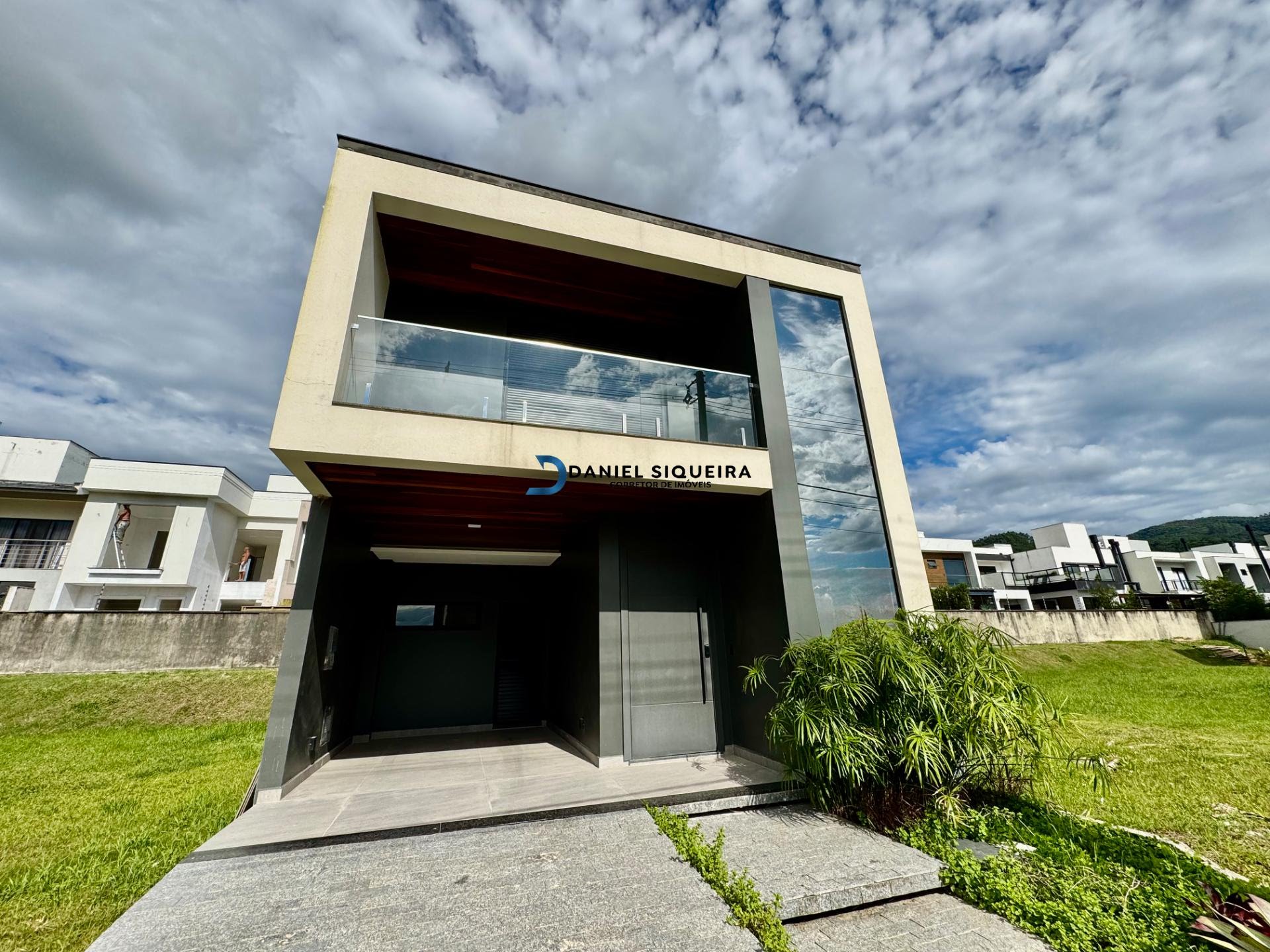 Casa à venda com 3 quartos, 2 banheiros, 2 vagas e 196m² no Bairro Deltaville, Biguaçu — foto principal