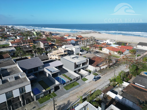 Casa com Piscina a 50m do Mar: Refúgio na Riviera, Matinhos