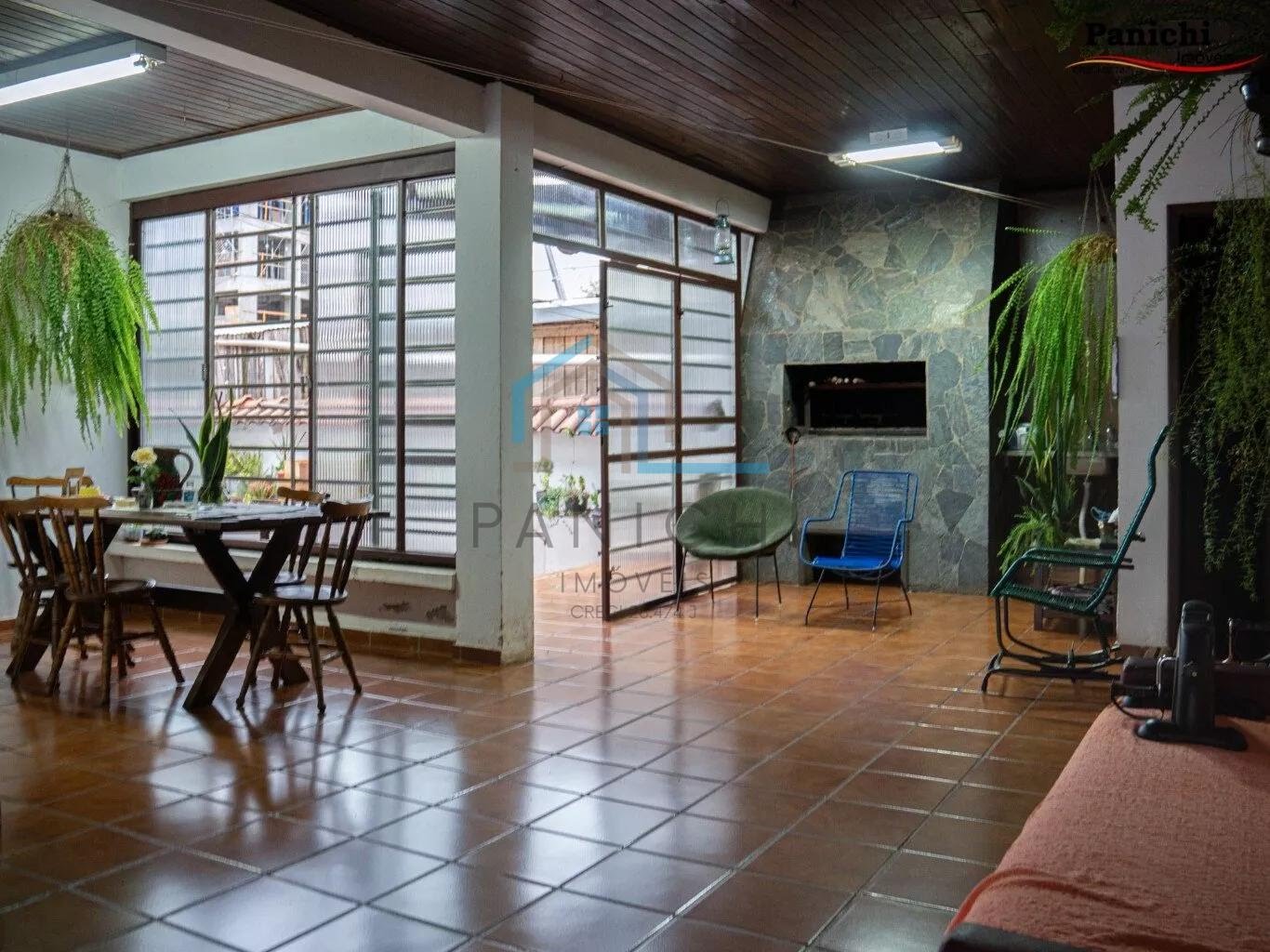 Casa para alugar com 5 quartos, 1 suíte, 3 vagas e 250m² no Centro, Ijuí (RS) — foto 16 de 18