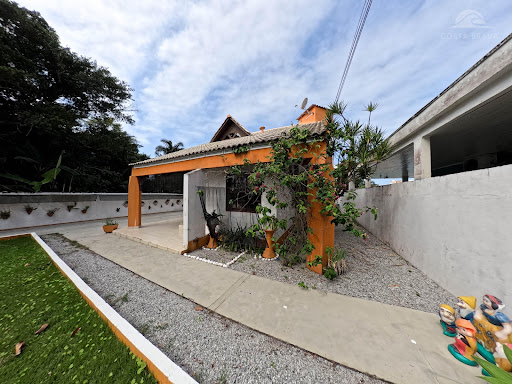 Casa 2 Pavimentos, 3 Quartos, Amplo Terreno, Região
