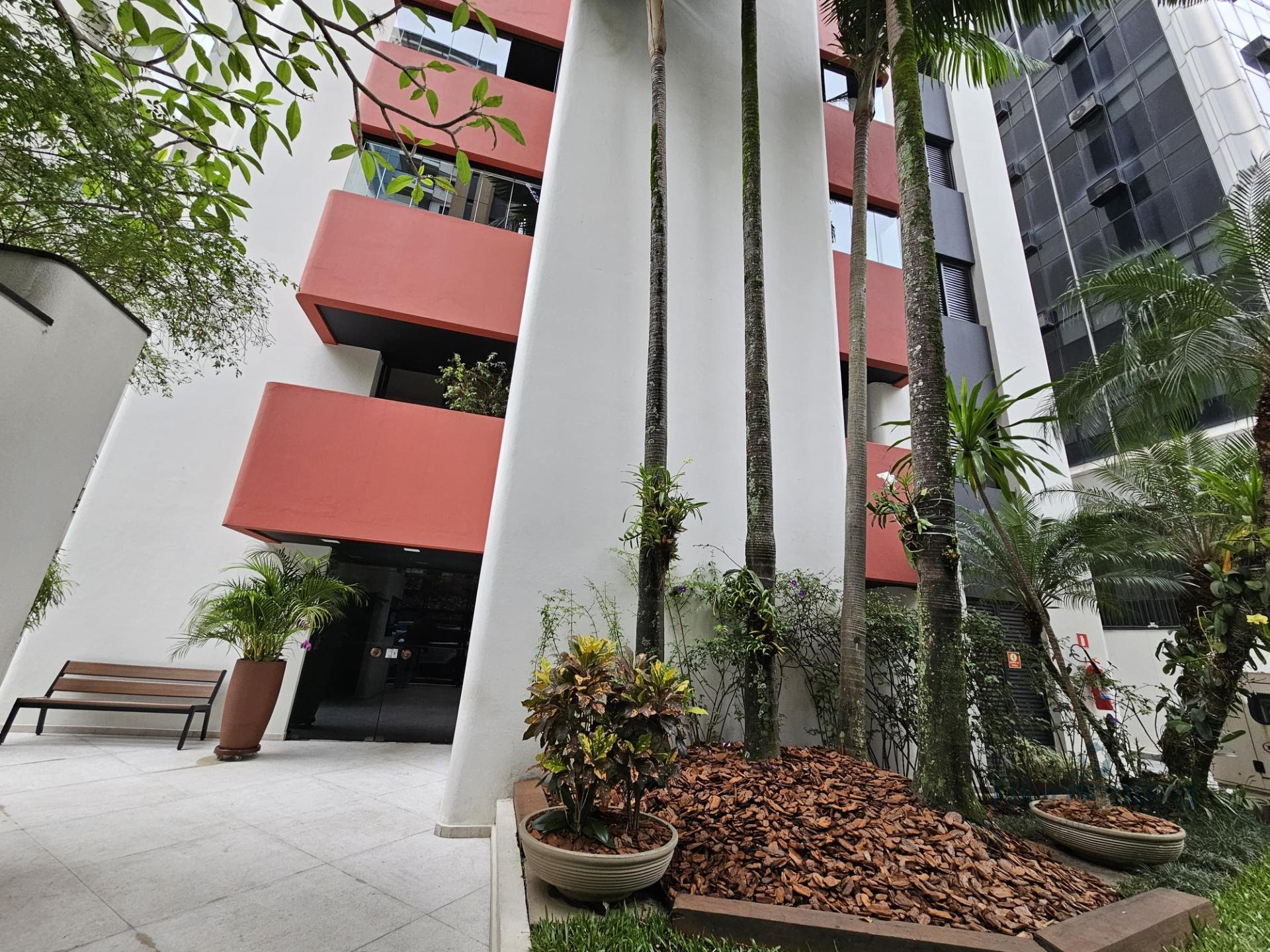 Apartamento para alugar com 3 quartos, 1 suíte, 1 vaga e 120m² no Moema, São Paulo (SP) — foto 2 de 28