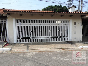 Casa Térrea à Venda na Super Quadra Morumbi, 3 Dorms, 150m²