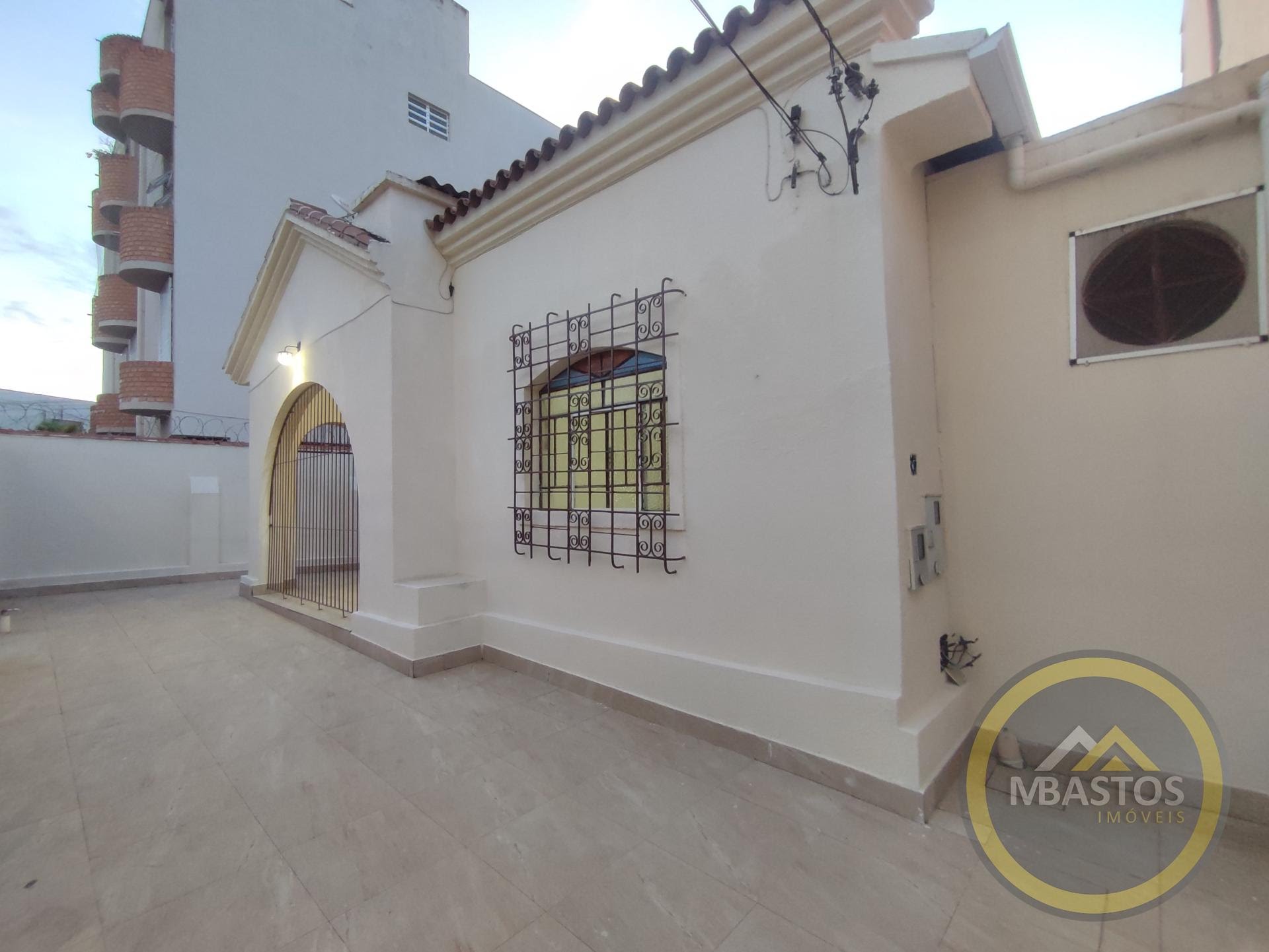 Área Externa Frontal, Garagem e Entrada e  da Casa
