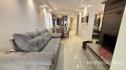 Apartamento quadra mar em Meia Praia  -  Itapema