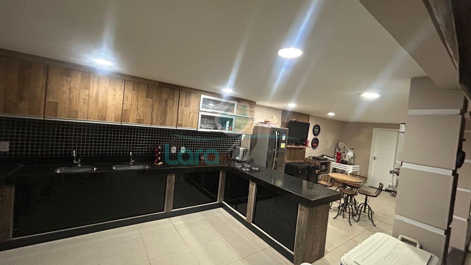 Casa à venda com 4 quartos, 2 suítes, 6 vagas e 383m² no Lagoa, Macaé (RJ) — foto 25 de 26