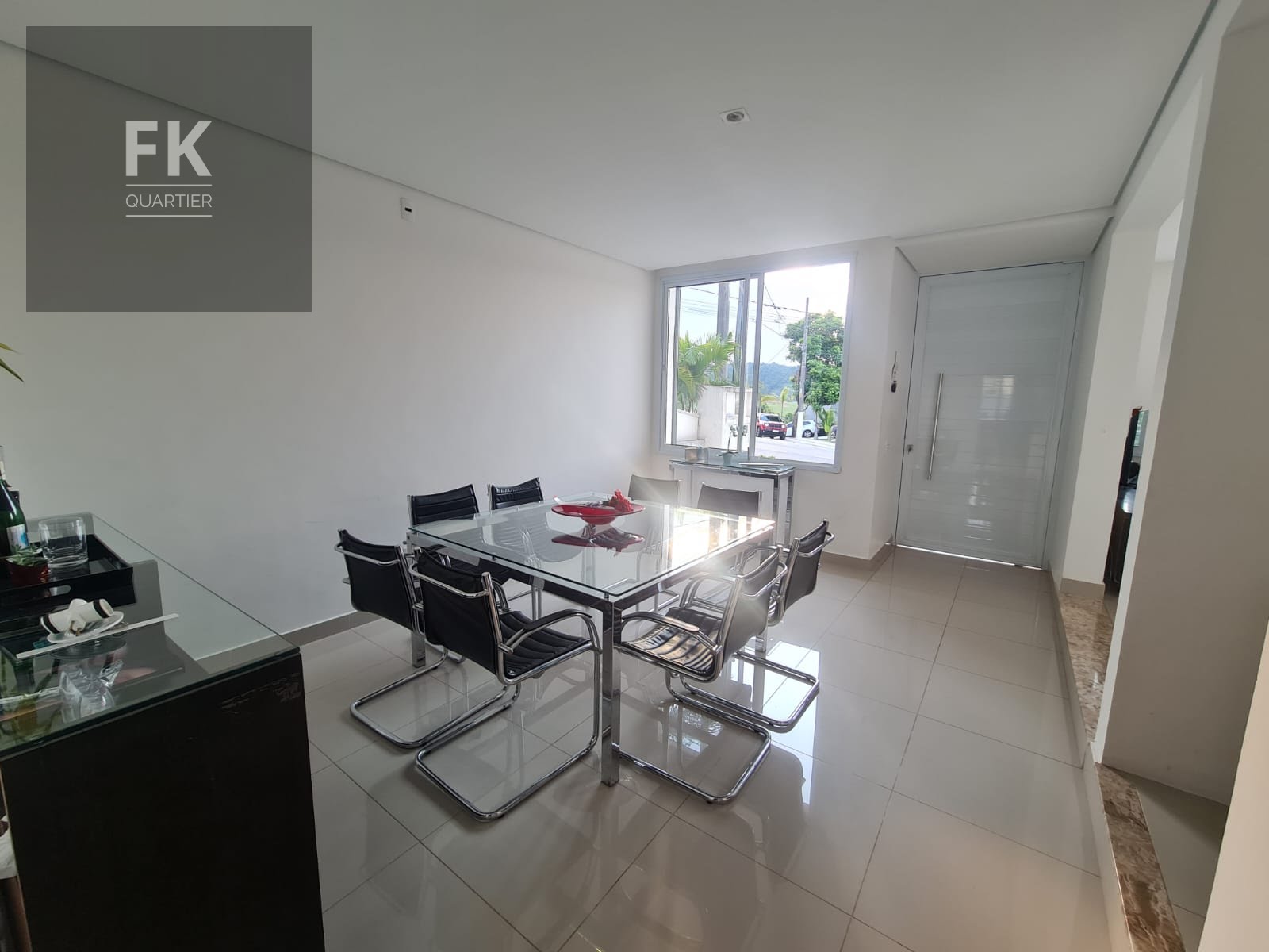 Casa à venda com 3 quartos, 3 suítes, 4 vagas e 266m² no Suru, Santana de Parnaíba (SP) — foto 3 de 26