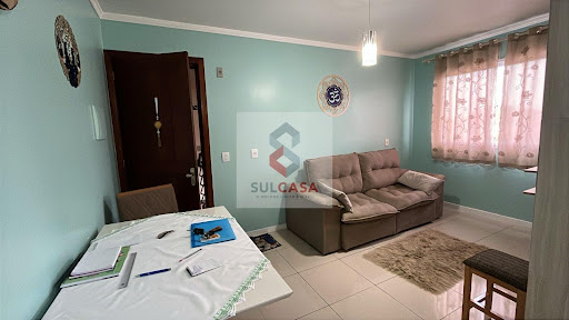 Apartamento com 2 dormitórios, porcelanato em todo o apartamento, sala, cozinha, lavanderia e vaga de garagem coberta. Salão de festas com churrasqueira.