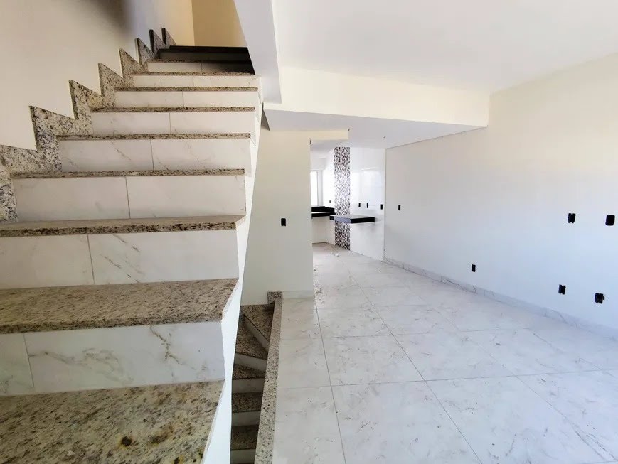 Casa à venda com 2 quartos, 2 banheiros, 1 vaga e 83m² no Piratininga, Belo Horizonte (MG) — foto 3 de 12