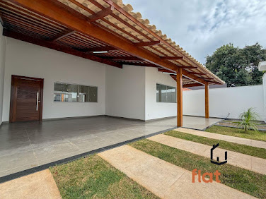  Casa à venda no bairro Cores de Minas, em Pará de Minas.  Área útil: 210 m² | 3 dormitórios | 1 suíte | Valor: R$ 1.300.000,00