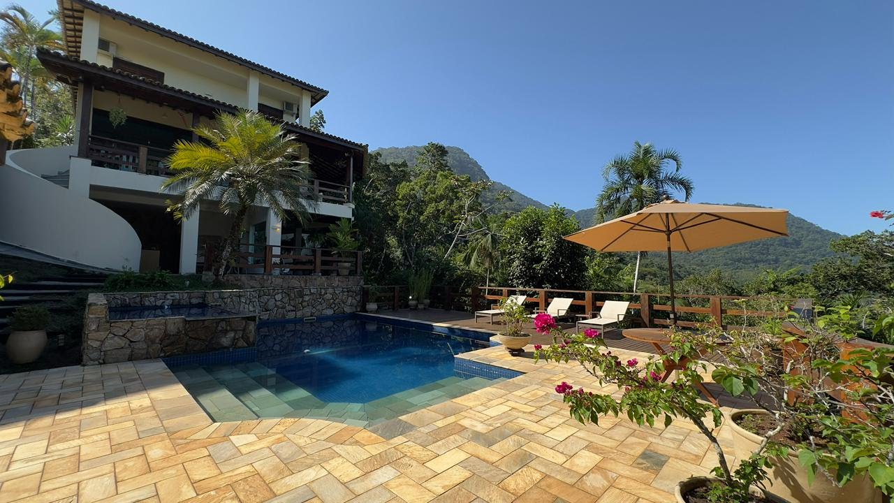Piscina com vista panorâmica para a Praia Domingas Dias