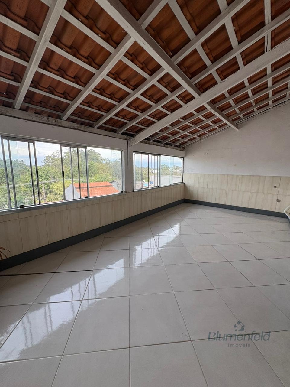 Casa à venda com 4 quartos, 1 suíte, 6 vagas e 200m² no Nova Arujá, Arujá (SP) — foto 13 de 23