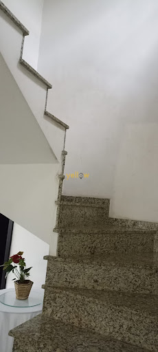 Casa Comercial em Arujá com 5 Dormitórios e Suítes