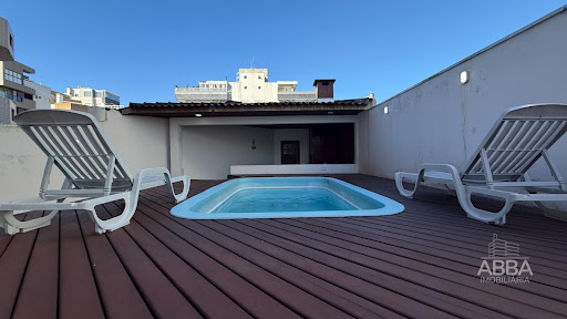 Traga sua família para este Garden com piscina em Caiobá. 