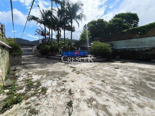 Casa com amplo terreno a venda no Sertãozinho