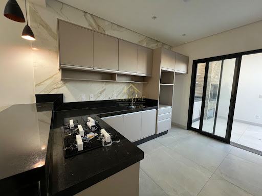 Casa à venda no Condomínio Villagio Wanel – Sorocaba/SP 220m² de área construída, 05 dormitórios, sendo 3 suítes e 04 vagas de garagem.