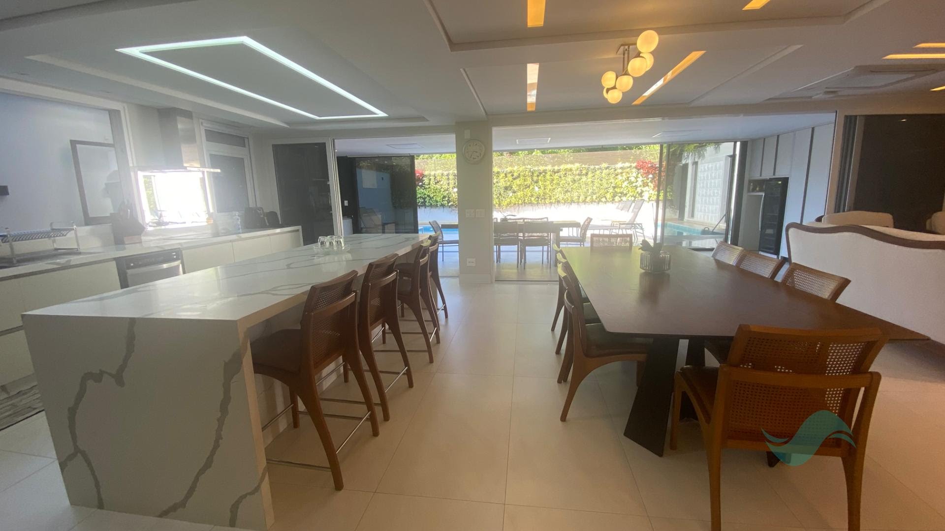 Casa à venda com 5 quartos, 5 suítes, 3 vagas e 536m² no Jurerê, Florianópolis (SC) — foto 2 de 30
