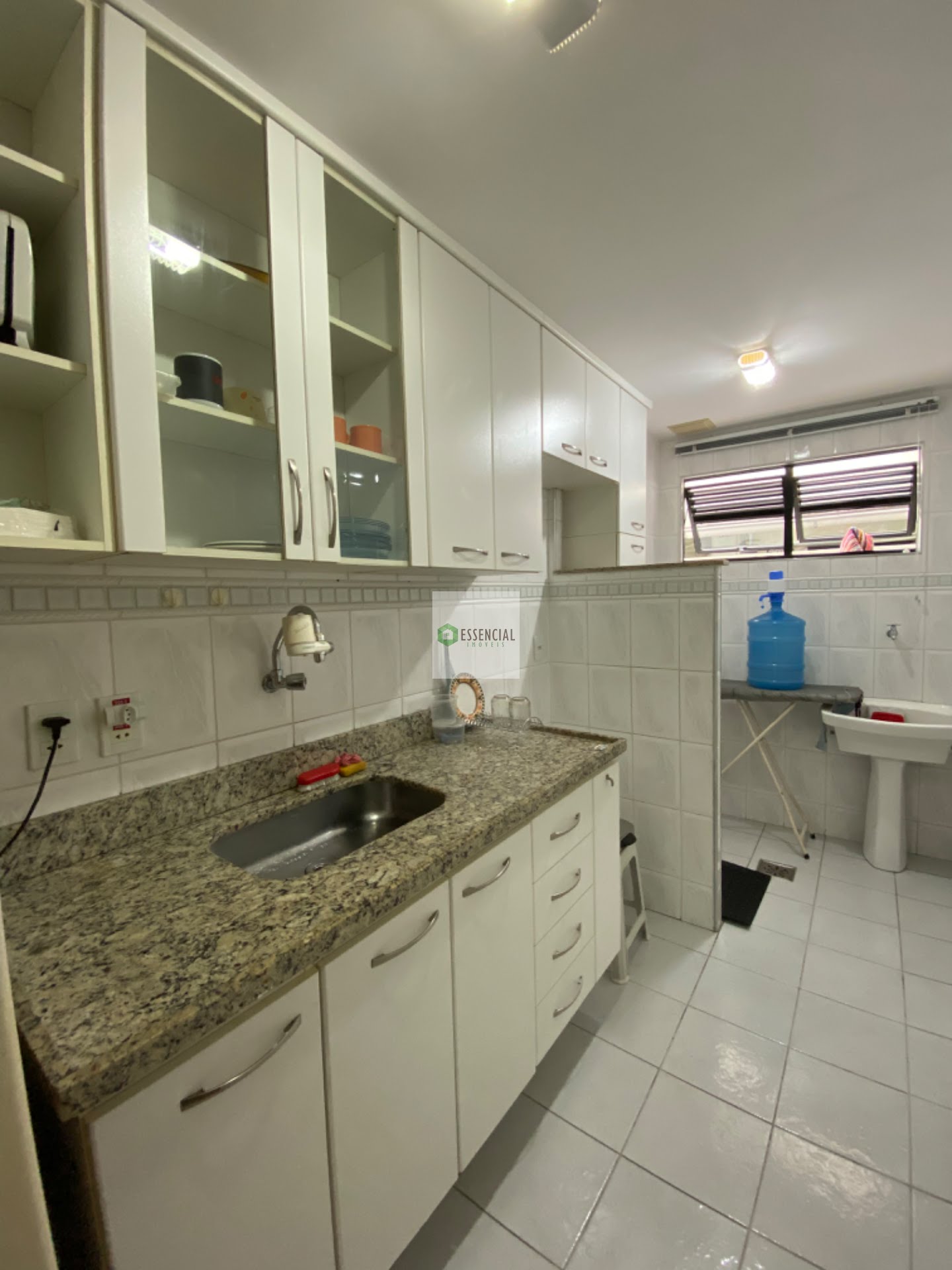 Cozinha com armários