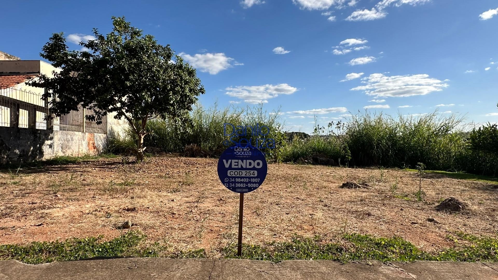 Terreno à venda com 497m² de terreno no Morada do Sol, Araxá — foto principal