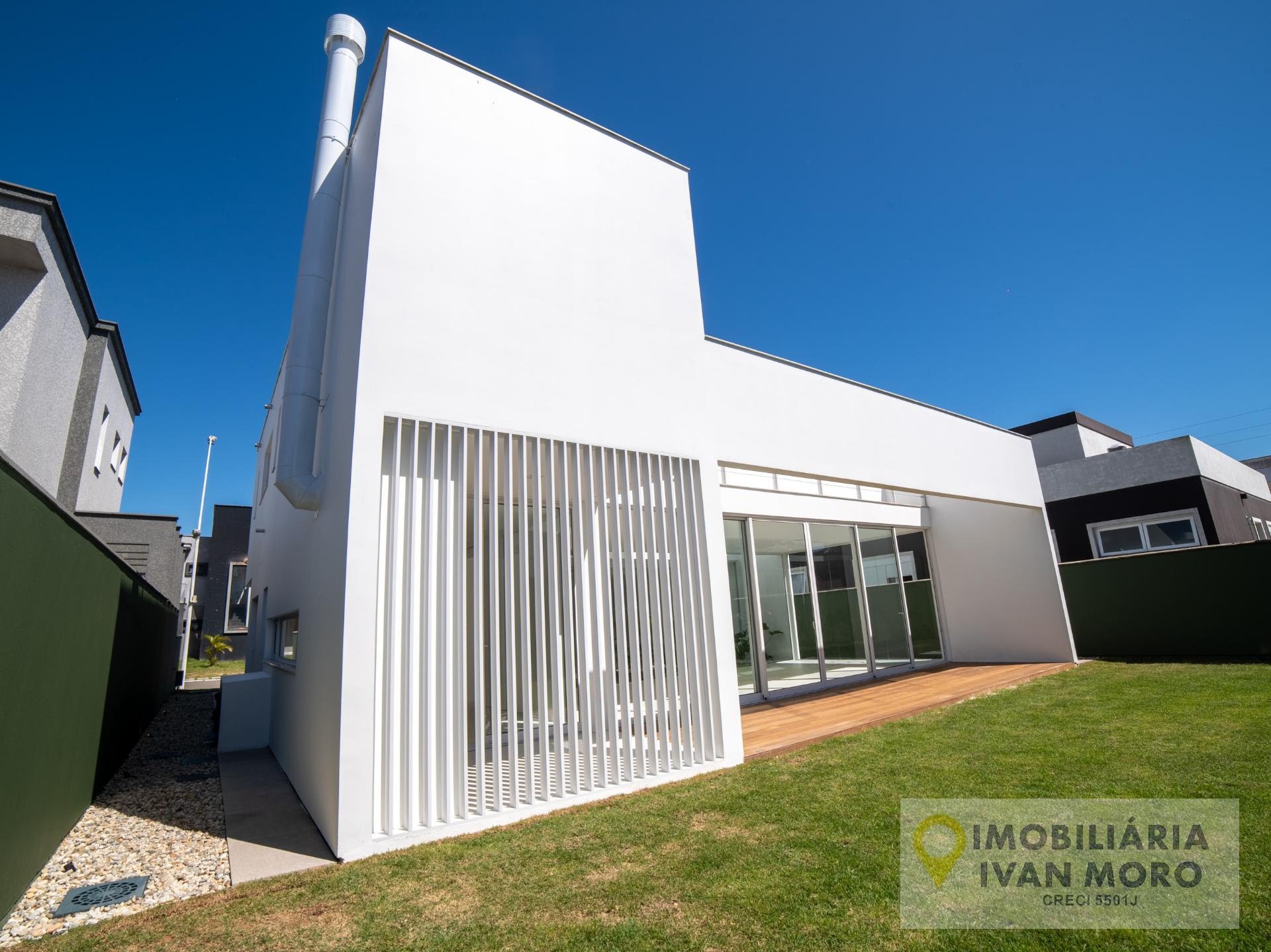 Casa à venda com 4 quartos, 5 banheiros, 6 vagas e 297m² no São João do Rio Vermelho, Florianópolis — foto principal