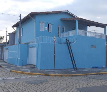 Casa mobiliada no Jardim Santa Carolina com 3 dormitórios, sala e sala de jantar