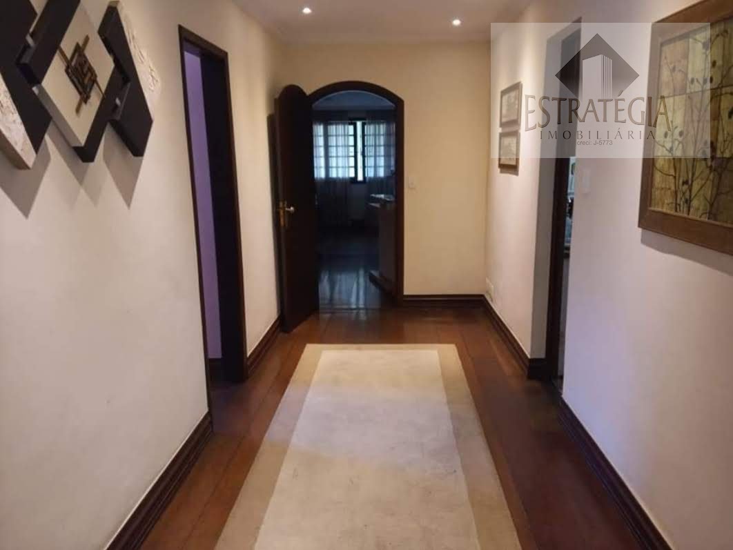 Casa à venda com 5 quartos, 2 suítes, 6 vagas e 440m² no Valparaíso, Petrópolis (RJ) — foto 8 de 30