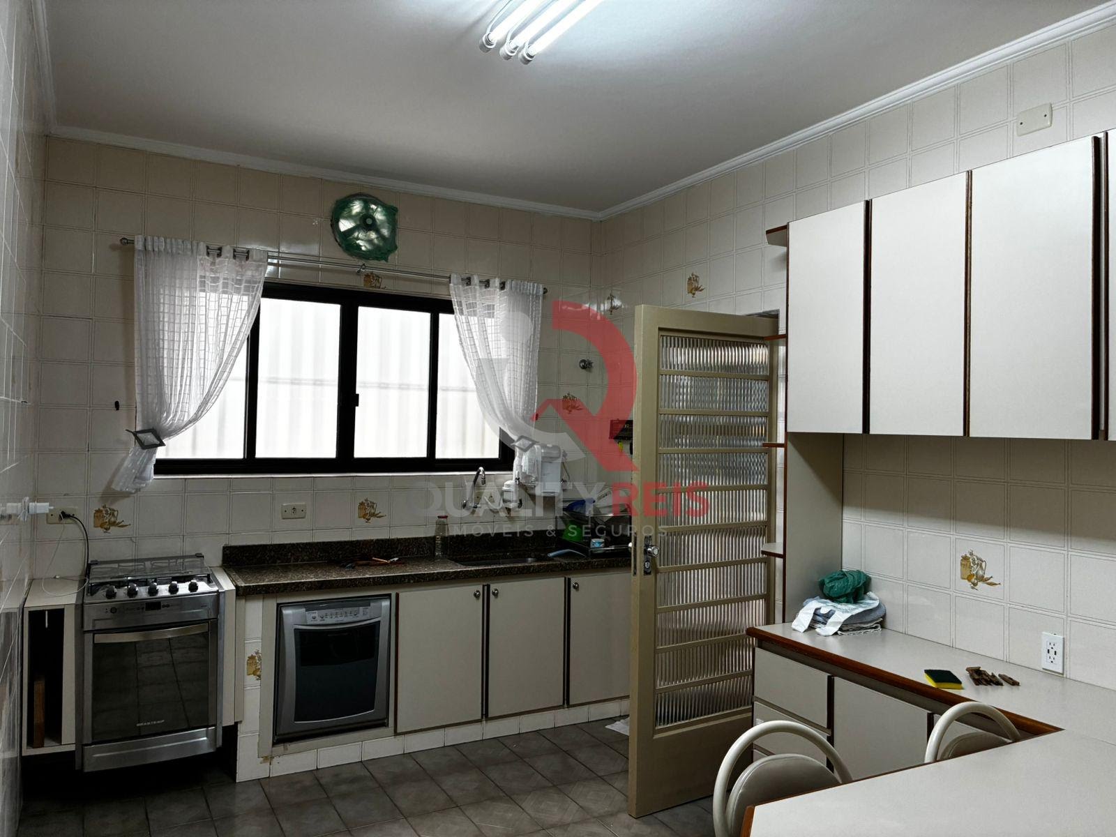 Sobrado, 2 quartos, 240 m² - Foto 6